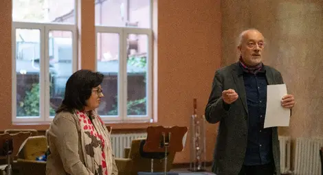 Директорът на операта Пламен Бейков и д-р Веселина Антонова на откриването на изложбата. Директорът на операта Пламен Бейков и д-р Веселина Антонова на откриването на изложбата.