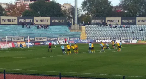 Този изстрел на Ахмедов от дузпа не даде никакви шансове на Янко Георгиев.                   Снимка: Георги ХРИСТОВ