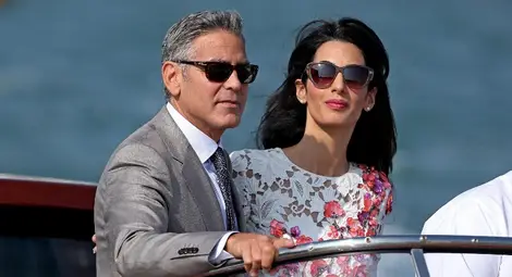 Амал Аламудин събра погледите с рокля на Джанбатиста Вали Амал Аламудин събра погледите с рокля на Джанбатиста Вали