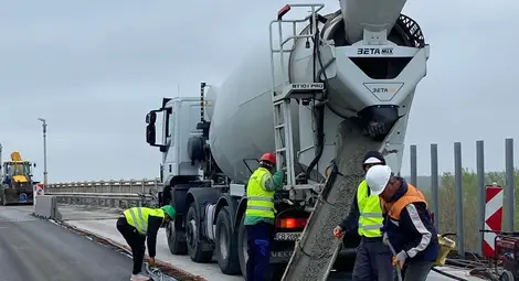 Около 75 куб. м бетон ще бъдат излети днес при ремонта на Дунав мост при Русе Около 75 куб. м бетон ще бъдат излети днес при ремонта на Дунав мост при Русе