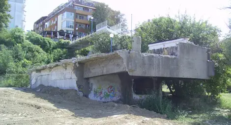 Гребната база  остана в историята