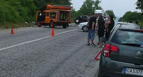 Русенски хюндай погуби двама възрастни и бебе край Ловеч Русенски хюндай погуби двама възрастни и бебе край Ловеч