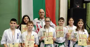 Седем медала от турнир в Габрово за каратистите на Румен Калинов