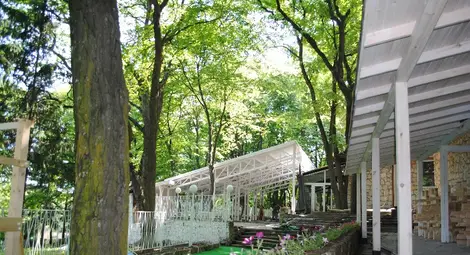 Обновената &bdquo;Овчарска лъка&ldquo; примамва с уют, добра кухня и &bdquo;drink and drive&ldquo;