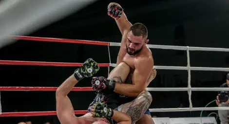 Пламен Пенчев излиза срещу украинс ки шампион по кикбокс и самбо в зала „Дунав“ Пламен Пенчев излиза срещу украинс ки шампион по кикбокс и самбо в зала „Дунав“