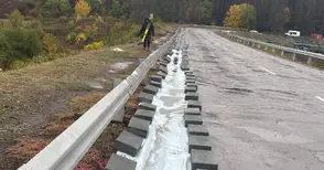 Стената на язовира в Николово съхне бързо, учени от БАН ще вземат и дълбочинни проби