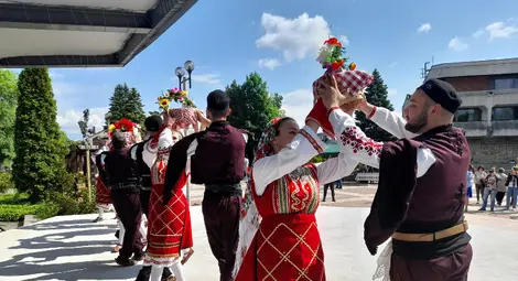 Третият международен етно фестивал &bdquo;Зазорявяне събра на една сцена 650 изпълнители от 3 до 86 години /галерия/
