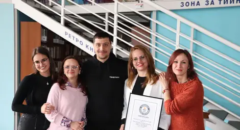 Теодор Цветков подари третия си рекорд на Гинес на Библиотечко