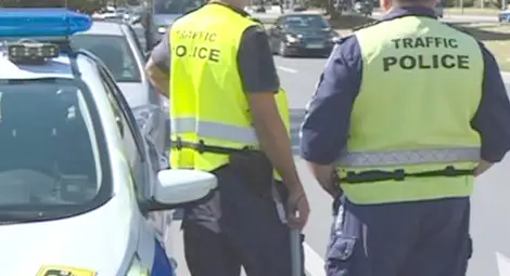 Уплаха от полицаи издаде любител на карането без книжка