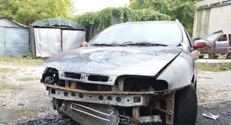 Фиат обгоря в огнено послание в квартал &bdquo;Захарна фабрика&ldquo;