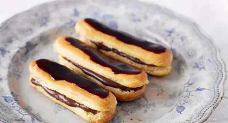 Магьосникът Карем превръща малката дукеса в светкавица Магьосникът Карем превръща малката дукеса в светкавица