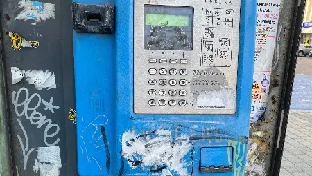 Съветник от ВМРО пита кмета: Чия собственост са уличните телефони в Русе? 