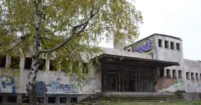 Евангелистите вече имат конкурент за бившата баня в „Дружба“