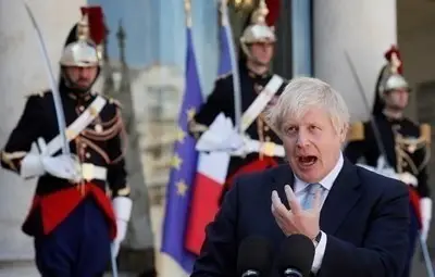 Британският премиер рискува бъдещето си, като спря работата на парламента