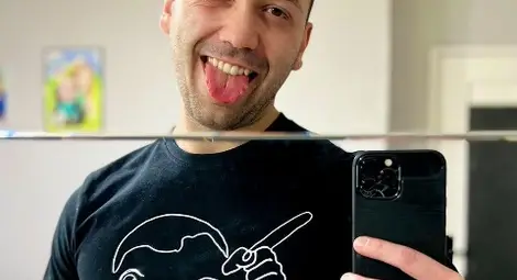 Русенският инфлуенсър с над 266 000 последователи: Преди родителите ни се караха, че постоянно сме във Фейсбук. Сега те са по цял ден там