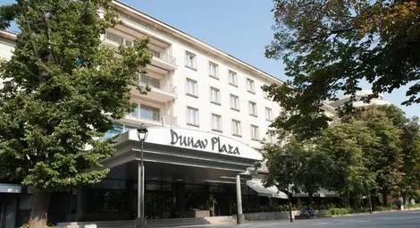 Хотелите пращят по шевовете, ресторантите с екзотични менюта за световното по волейбол