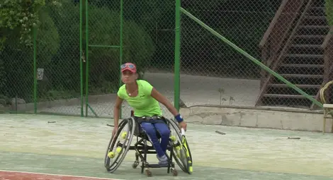 Кандидат за параолимпийските игри има нужда от средства за нова количка