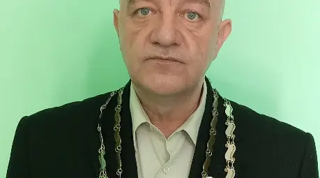 Иво Братанов с президентската огърлица на РК „Русе“. Иво Братанов с президентската огърлица на РК „Русе“.