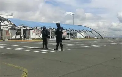 Тежко въоръжени полицаи блокираха мястото на атентата на бургаското летище