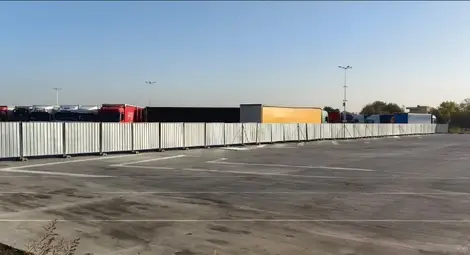 Отдават под наем малкия  общински тир паркинг