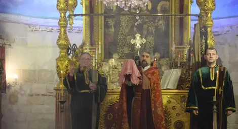 Камбаните в &bdquo;Сурп Аствадзадзин&ldquo; оповестиха арменския Великден