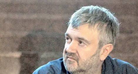 Старшина от казармата помага на Теди Москов за заглавието &bdquo;Коя гад изяде кашкавала&ldquo;