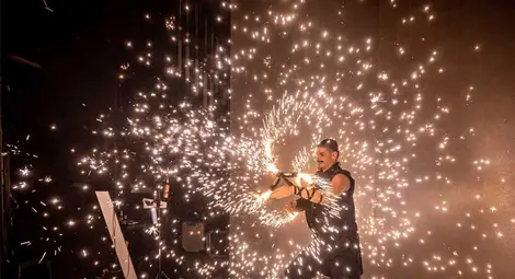 Невиждан светлинен спектакъл с премиера на &bdquo;Живи статуи&ldquo; в Русе