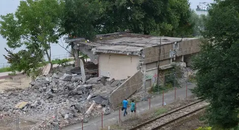 Махат трафопоста в съборената гребна база