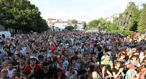 Рицари, самодиви, принцеси и  вълшебни същества шестваха в центъра