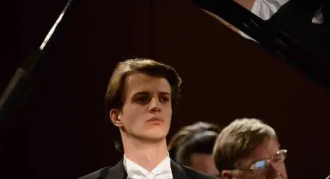 &bdquo;Почитателка&ldquo; на Рахманинов задигна паспорта на руски пианист-виртуоз