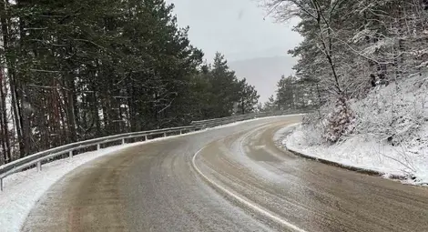АПИ: Шофьорите да тръгват с автомобили, подготвени за зимни условия. Карайте внимателно и разумно!