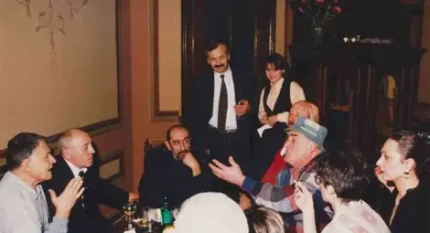 Послепис за Парчето, за когото  небето е и петолиние, и сцена