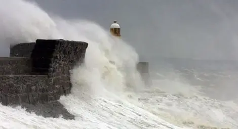 7-метрови вълни ударили остров Св. Анастасия 7-метрови вълни ударили остров Св. Анастасия