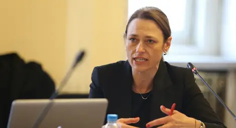 Ива Митева отвърна на Дончева: Болонката може да има силен характер