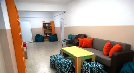 Строителната гимназия в Русе с нов библиотечен кът