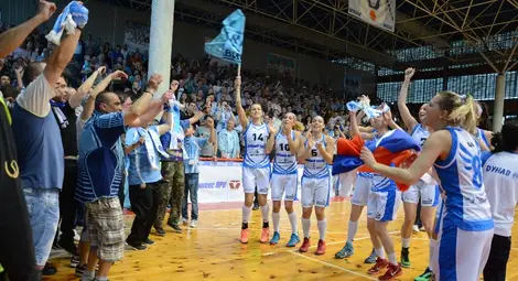 Фенове и шампионки празнуваха заедно в &bdquo;Елит&ldquo;