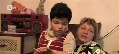 Приемна майка продава ниви и бижута, за да се грижи за момиче с ментални проблеми