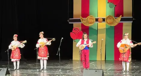 Рекорден брой гайдари участват в Националния фолклорен конкурс &bdquo;Дунавски славеи&ldquo;, 4-годишната Яница от Търговище е най-малкият изпълнител