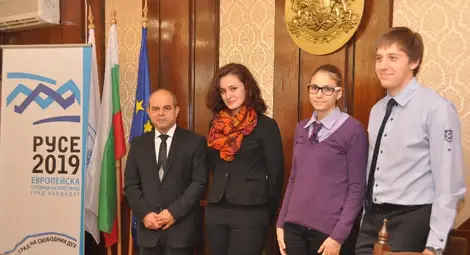 Поетеса, китаристка и информатик с наградата &bdquo;Русе-21 век&ldquo;