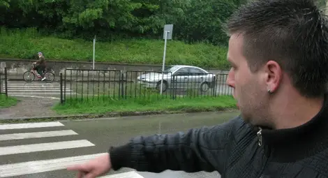 Шофьор на фолксваген потроши жена на пешеходна пътека