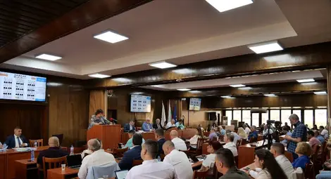 Парадокс: Общински съветник редовно оспорва в съда решения, в които е участвал Парадокс: Общински съветник редовно оспорва в съда решения, в които е участвал