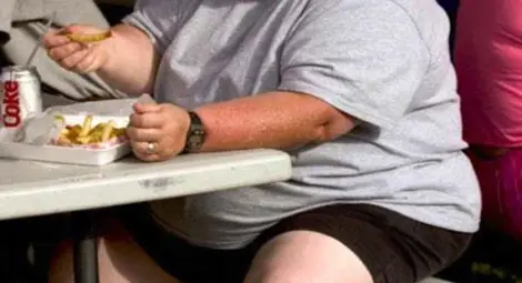 По-ниският социално-икономически статус е свързан с по-висока степен затлъстяване По-ниският социално-икономически статус е свързан с по-висока степен затлъстяване