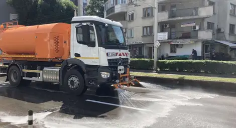 Продължава миенето на улици в Русе, не паркирайте по платното на определените улици