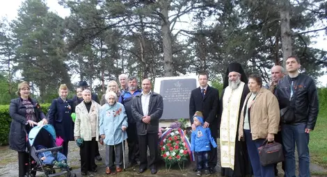 Цветя пред паметниците в Мечка и Басарбово положи Руският клуб