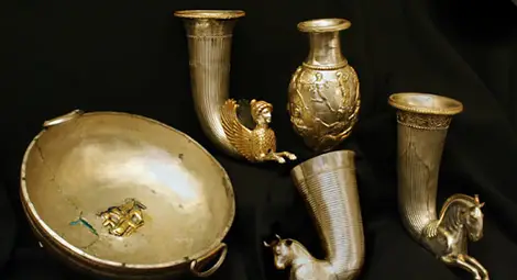 Лувърът изследва сребърните ритони от Боровското съкровище