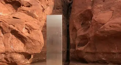 Мистерията с тайнствените монолити