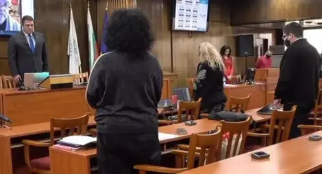 С минута мълчание съветниците почетоха паметта на жестоко убитата Ери Пехливанян