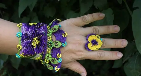 Приказки от дантела и мъниста създава Елисавета Йорданова