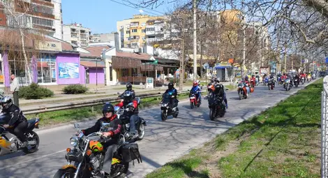 Парад на рокерите откри мотосезона