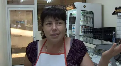 Продавачката Вилдан Хамзова разказва каква е била тактиката на крадлата. 